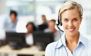 A kapcsolat hídja a telefonos ügyintéző