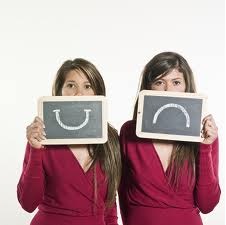 Mit jelent az, hogy "elégedett"?