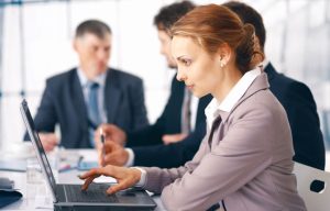 Ma mindenki mindenről mindent tud!